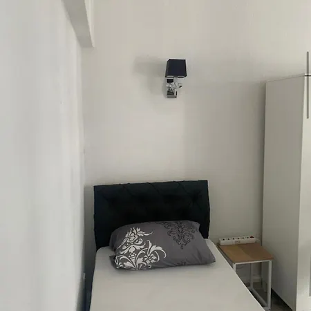 Hostel Mara *